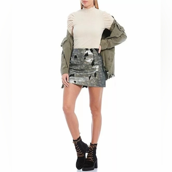 Free People Skinny Allover Sequin Army Print Camo Mini Skirt – Size 6 - NWT - Picture 7 of 9